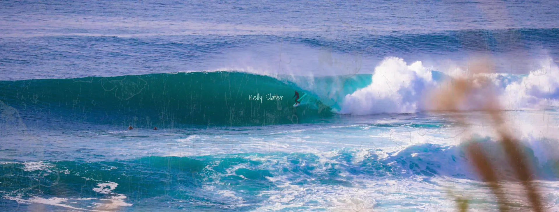 Kelly Slater surfing.